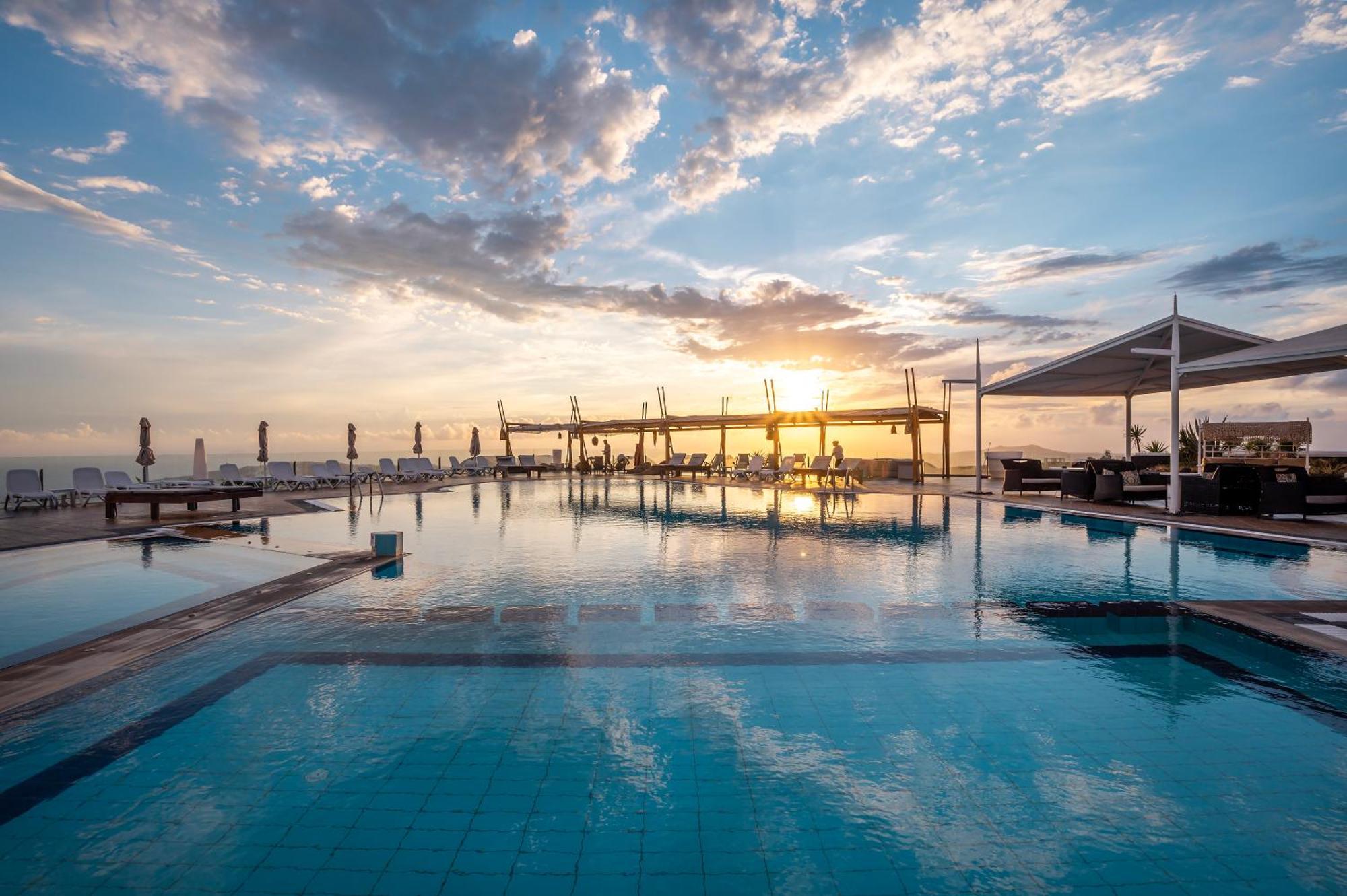 Orizontes Hotel Santorini Pýrgos エクステリア 写真