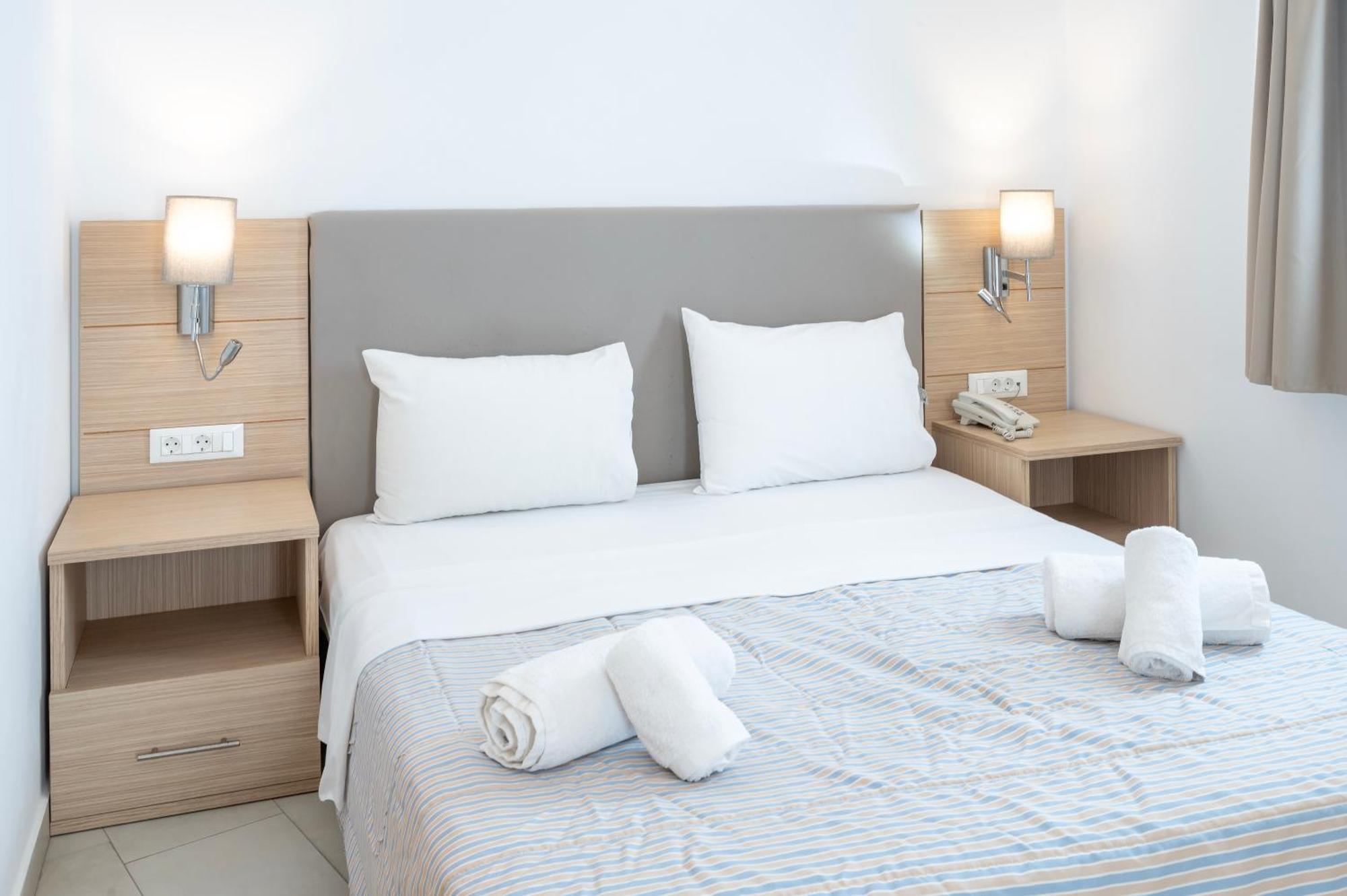 Orizontes Hotel Santorini Pýrgos エクステリア 写真