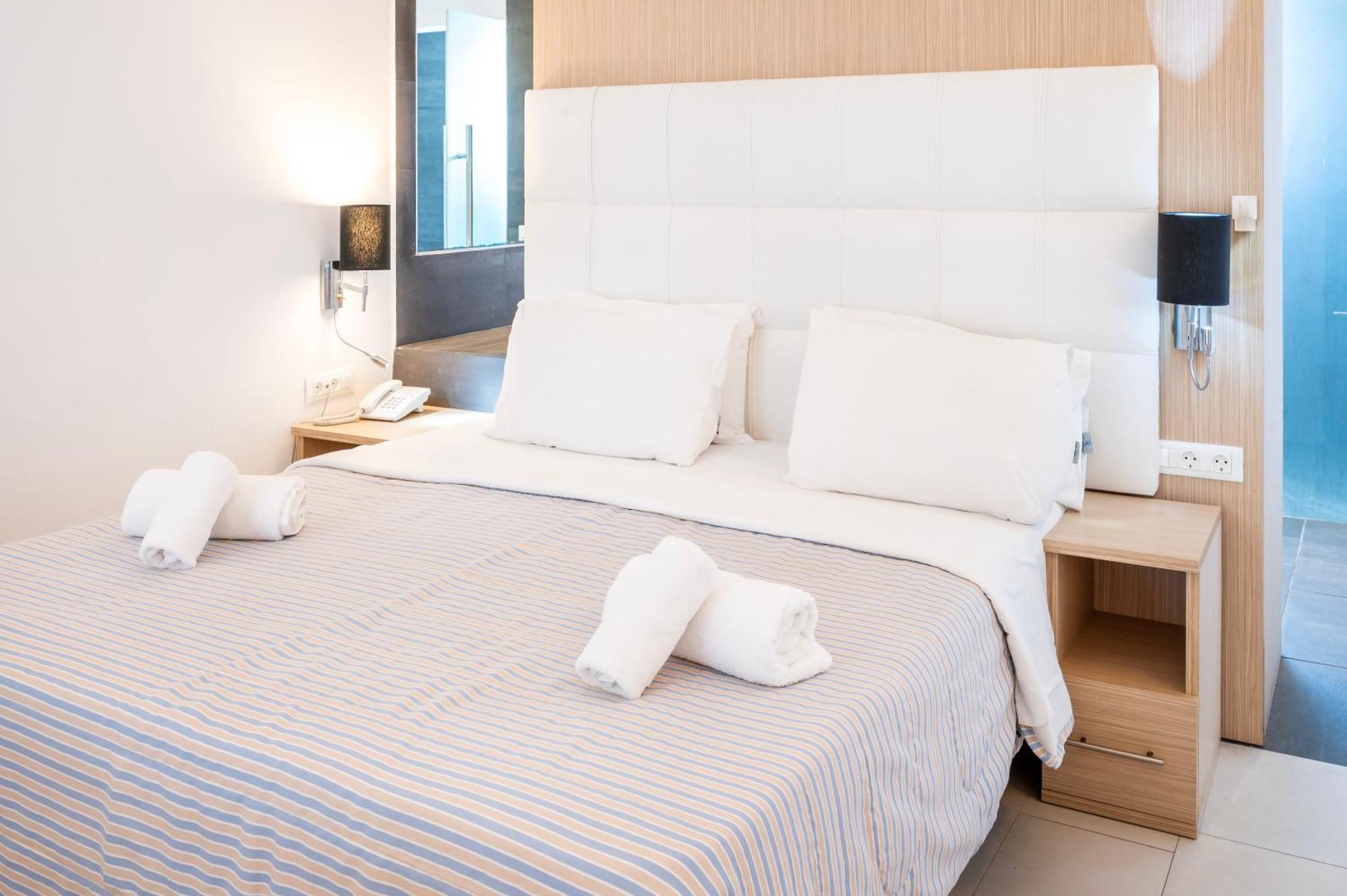 Orizontes Hotel Santorini Pýrgos エクステリア 写真